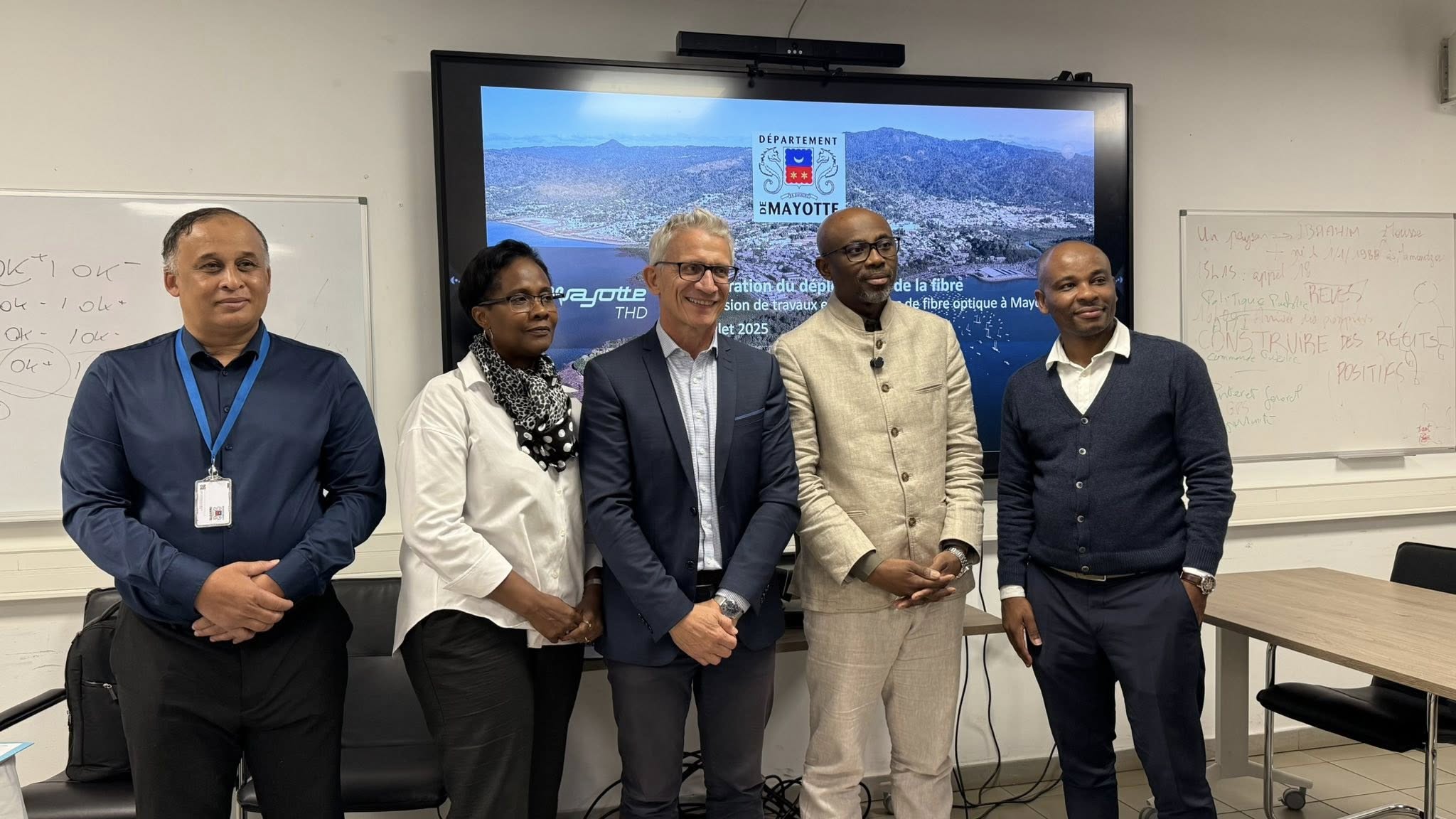 Mayotte accélère sa transition numérique : la fibre optique arrive dès décembre 2025